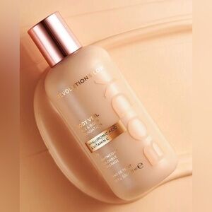 Revolution Glow Body Veil with Hyaluronic Acid F4